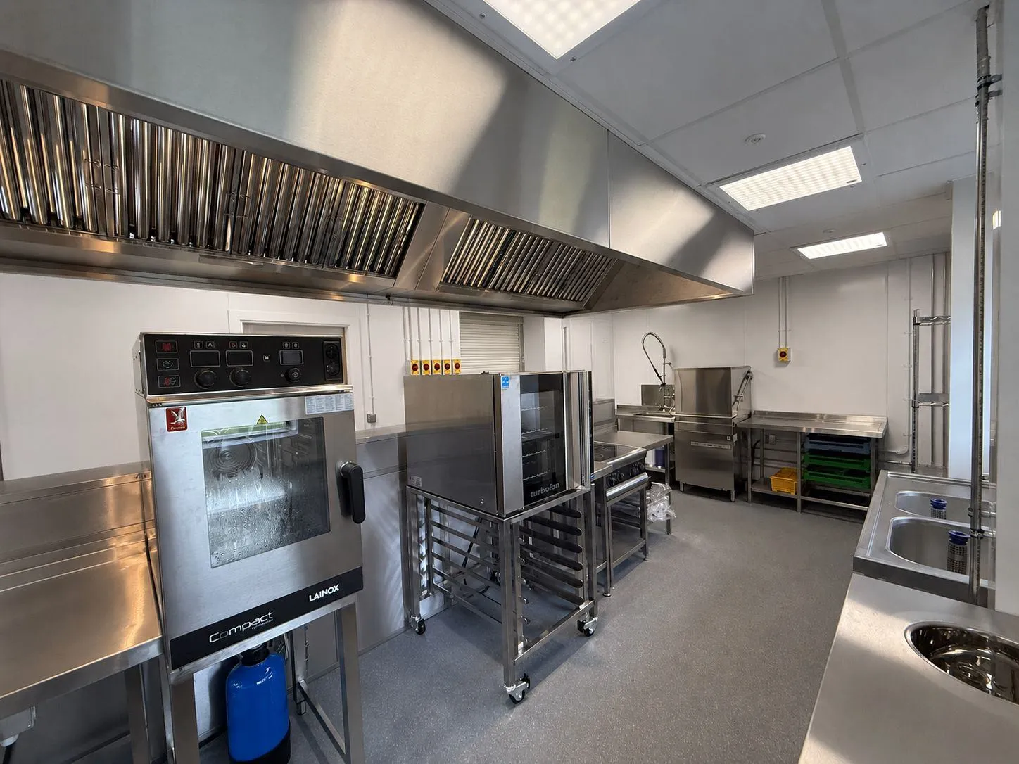 Oakdale Primary School kitchen reburbishment by Mayco